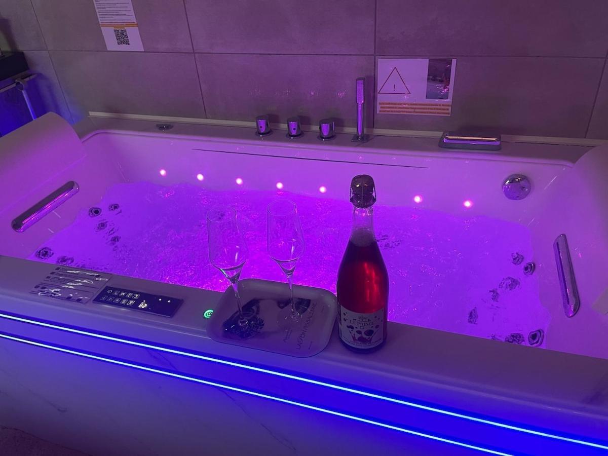 Baignoire Balneo Romantic Experience - L'Epoque Pontarlier Zewnętrze zdjęcie