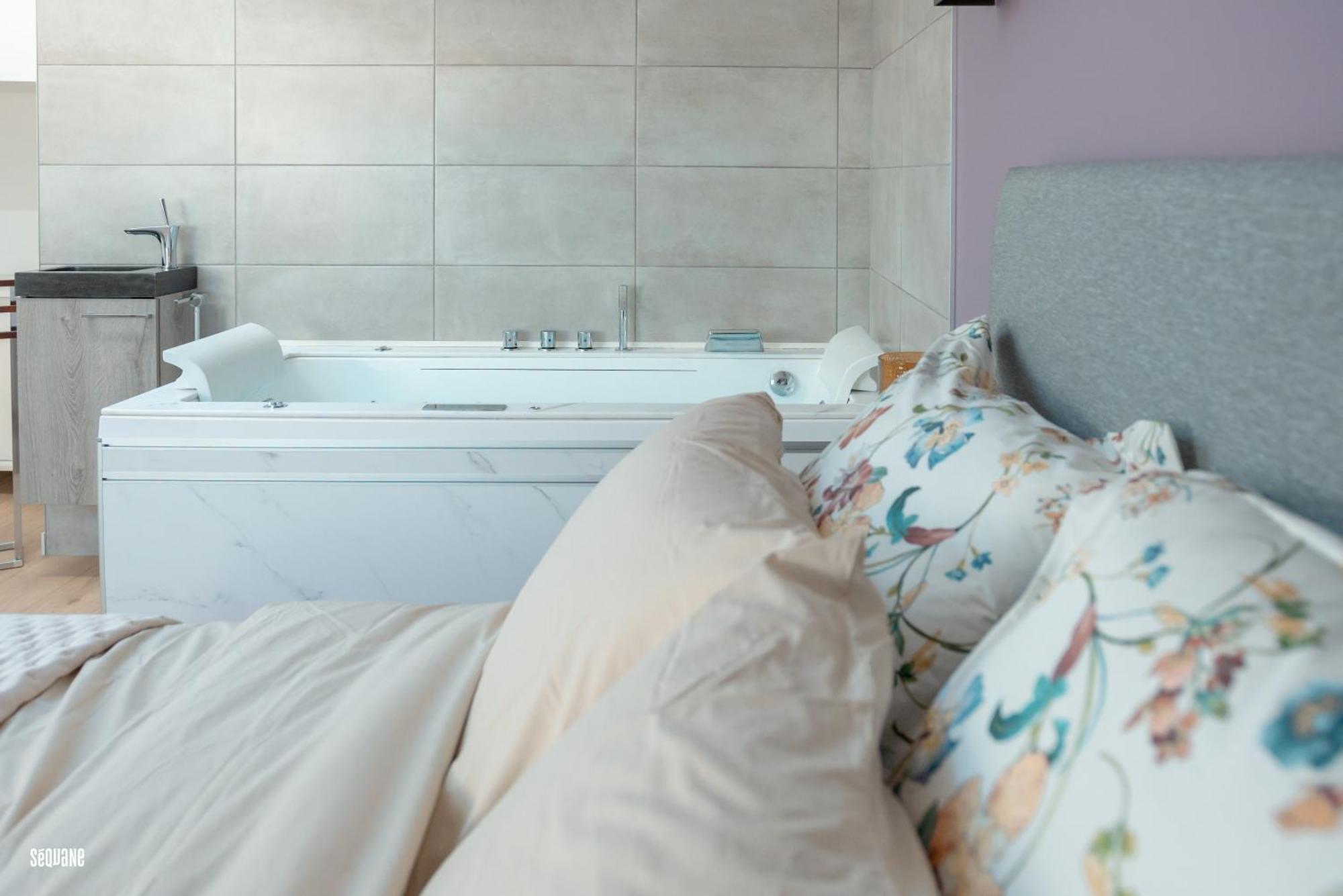 Baignoire Balneo Romantic Experience - L'Epoque Pontarlier Zewnętrze zdjęcie