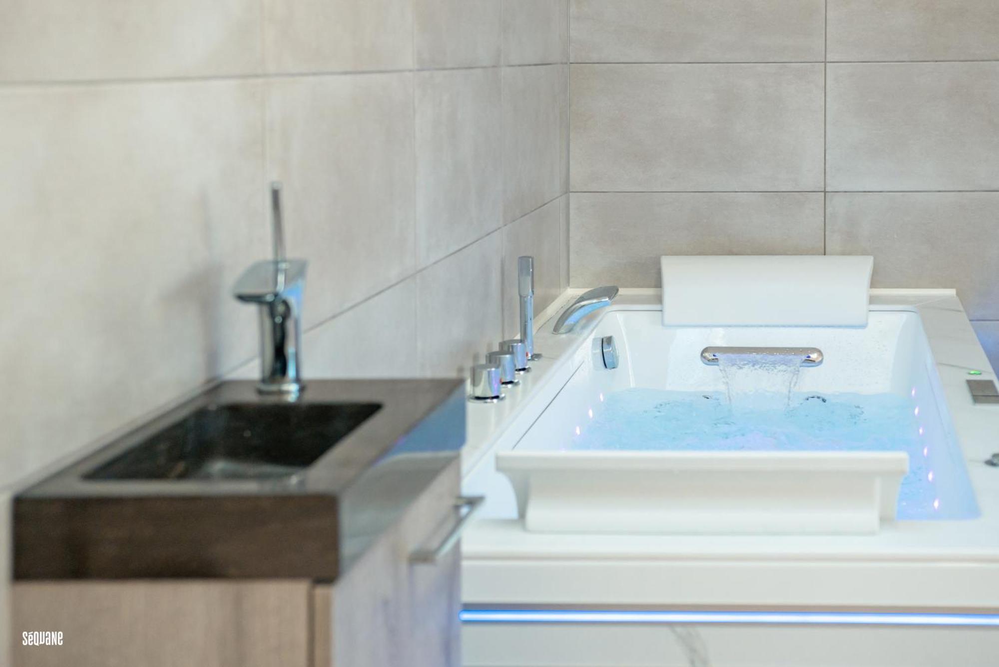 Baignoire Balneo Romantic Experience - L'Epoque Pontarlier Zewnętrze zdjęcie